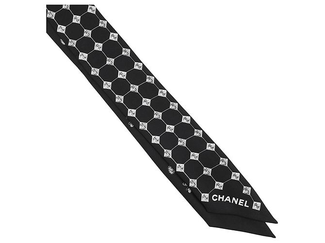 Foulard in seta Chanel bianco e nero - vista 4