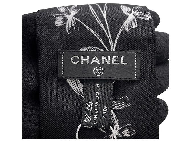 Foulard in seta Chanel bianco e nero - vista 7
