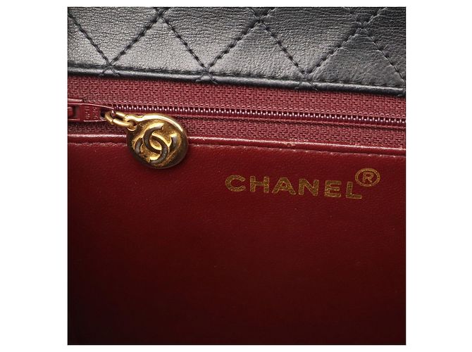 Borsa a tracolla Chanel Matelassé Coco Mark Chain Nero - vista 9