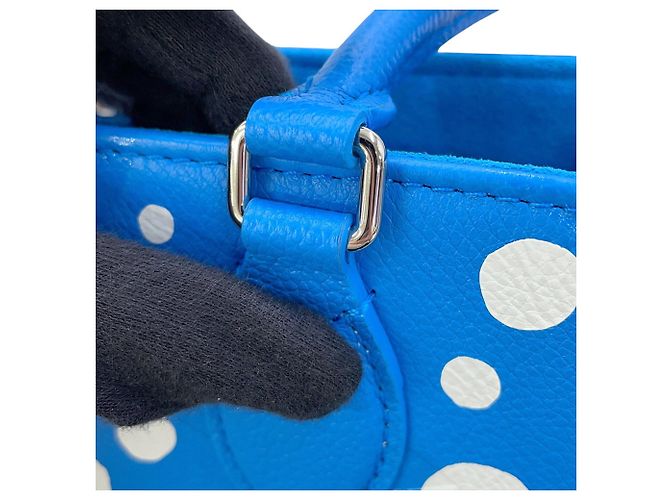 Borsa Louis Vuitton Monogram Empreinte LV x YK OnTheGo PM Bianco Blu - vista 9