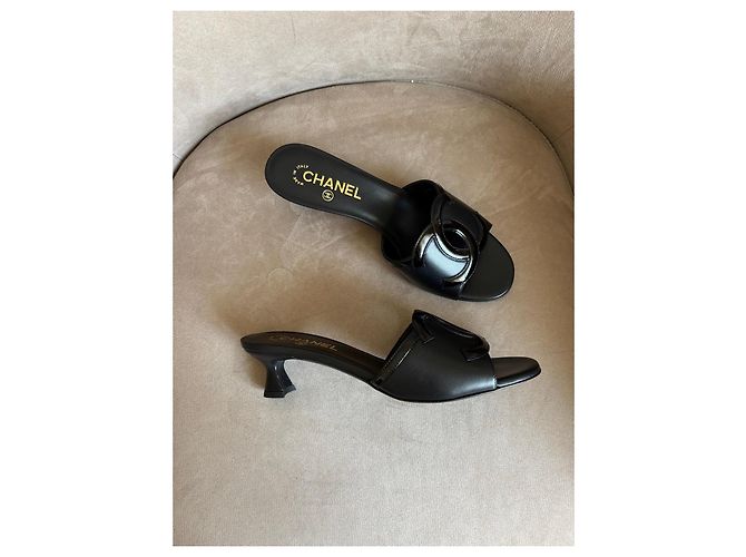 Chanel Sandali CC con Tacco in Pelle Nera Nero - vista 3