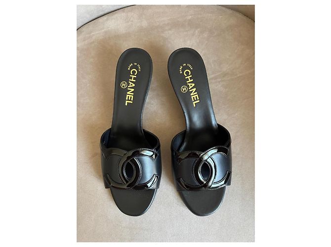 Chanel Sandali CC con Tacco in Pelle Nera Nero - vista 4