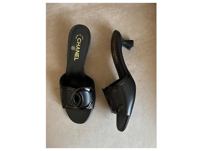Chanel Sandali CC con Tacco in Pelle Nera Nero - vista 5