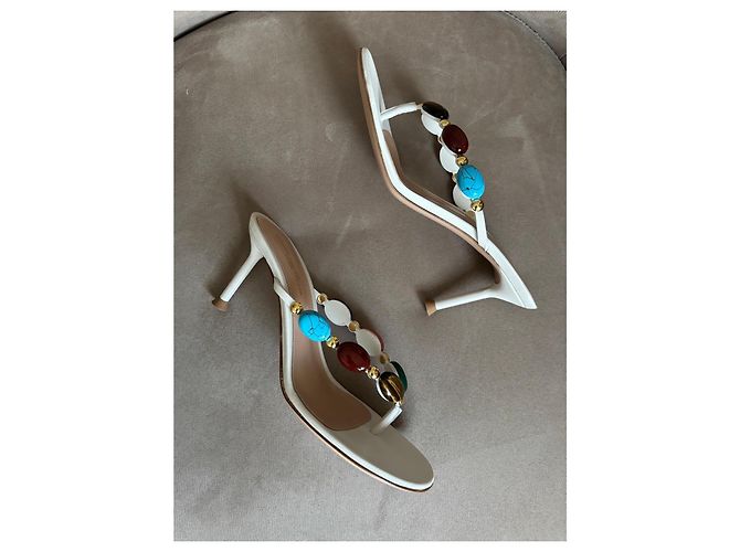 Sandálias Gianvito Rossi em pele branca com pedras coloridas Branco Multicor - vista 3