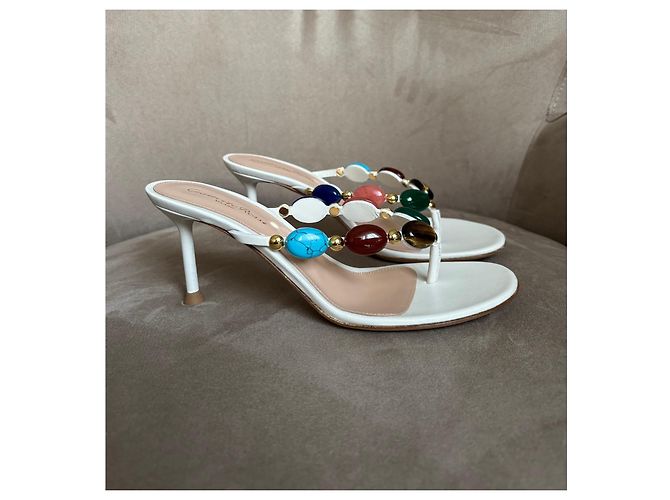 Sandálias Gianvito Rossi em pele branca com pedras coloridas Branco Multicor - vista 6