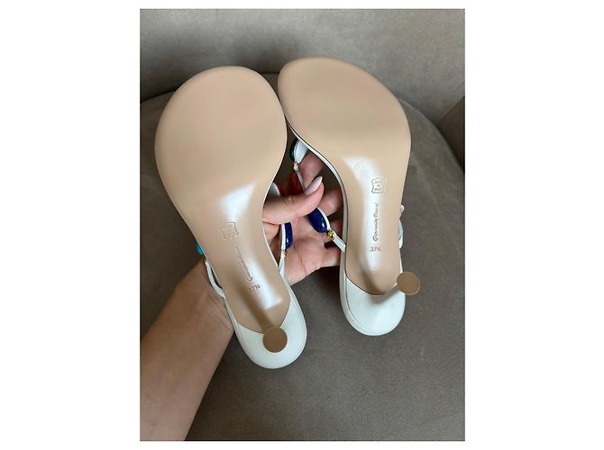 Sandálias Gianvito Rossi em pele branca com pedras coloridas Branco Multicor - vista 9