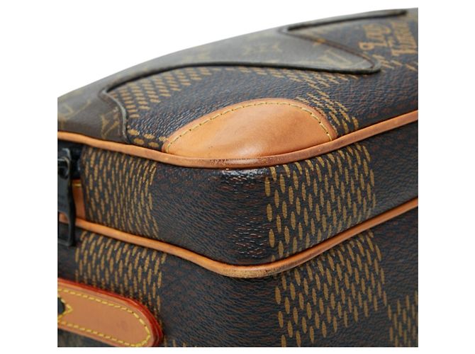 Borsa a tracolla Nile Louis Vuitton Damier Giant Marrone - vista 5