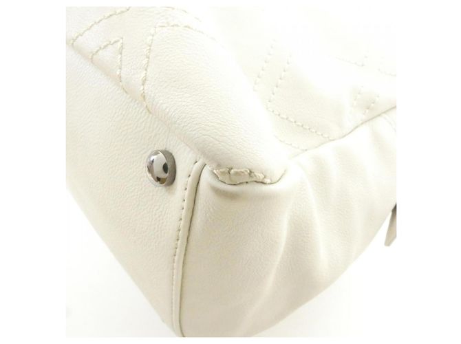 Timeless Chanel 32455 Gebrauchte Schultertasche Weiß - Ansicht 3