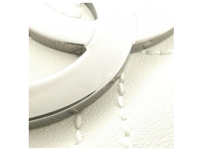 Timeless Chanel 32455 Gebrauchte Schultertasche Weiß - Ansicht 4