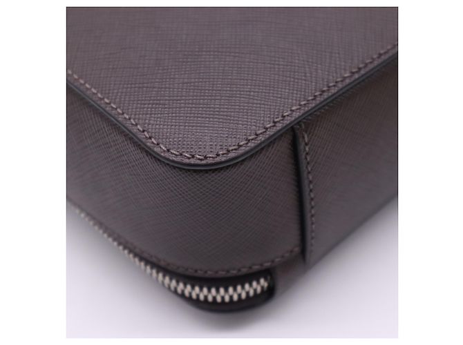 PRADA Schultertasche aus Saffiano-Leder Brick Braun - Ansicht 11