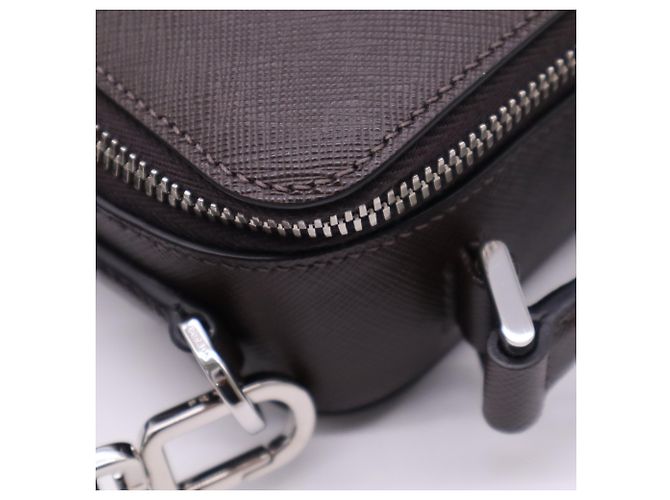 PRADA Schultertasche aus Saffiano-Leder Brick Braun - Ansicht 12