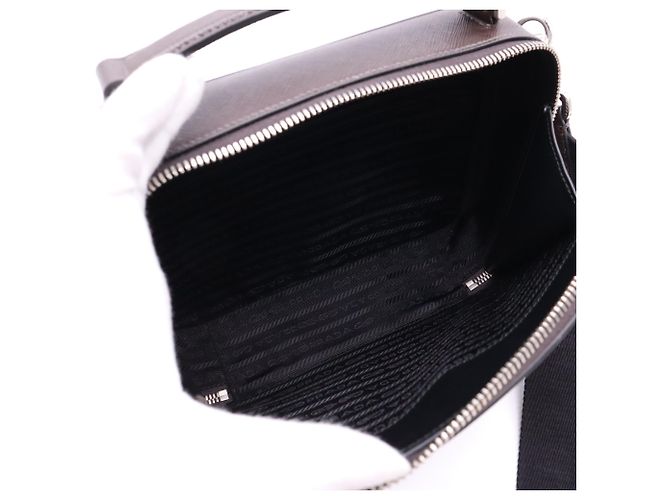 PRADA Schultertasche aus Saffiano-Leder Brick Braun - Ansicht 14