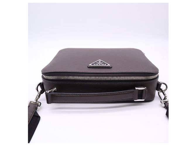 PRADA Schultertasche aus Saffiano-Leder Brick Braun - Ansicht 8