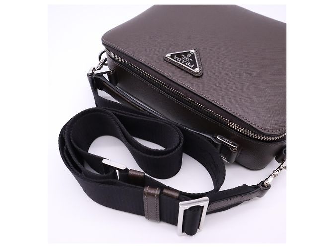 PRADA Schultertasche aus Saffiano-Leder Brick Braun - Ansicht 9
