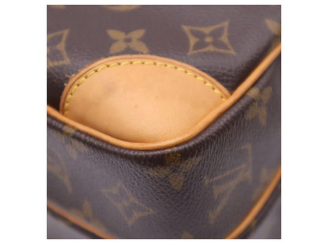 Bolsa de Ombro Nile Monogram Louis Vuitton Marrom Bege - vista 11