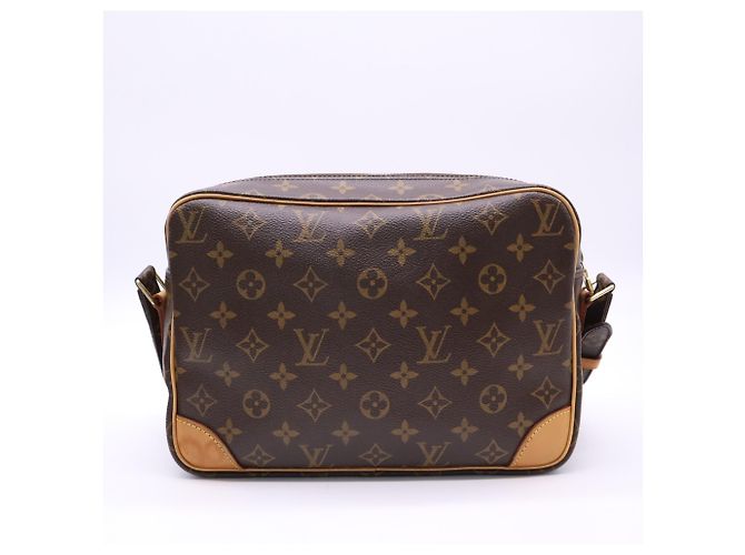 Bolsa de Ombro Nile Monogram Louis Vuitton Marrom Bege - vista 2