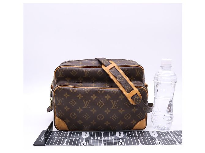 Bolsa de Ombro Nile Monogram Louis Vuitton Marrom Bege - vista 3