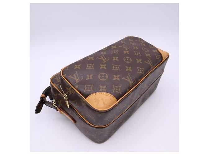 Bolsa de Ombro Nile Monogram Louis Vuitton Marrom Bege - vista 5