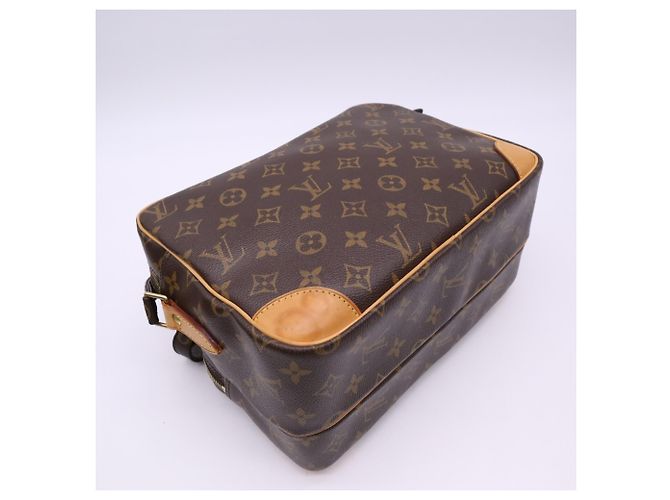 Bolsa de Ombro Nile Monogram Louis Vuitton Marrom Bege - vista 6