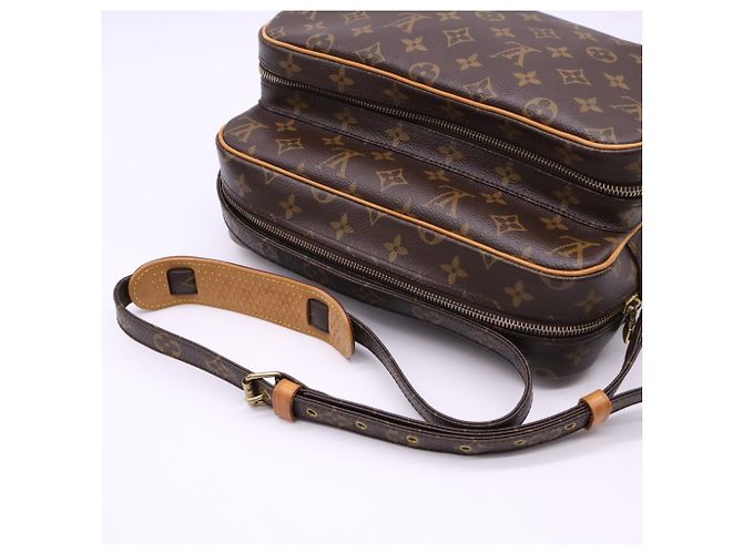 Bolsa de Ombro Nile Monogram Louis Vuitton Marrom Bege - vista 8