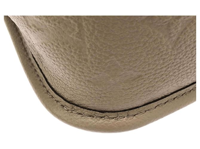 Borsa a tracolla Louis Vuitton Bicolor Monogram Empreinte Diane Grigio Crudo - vista 4
