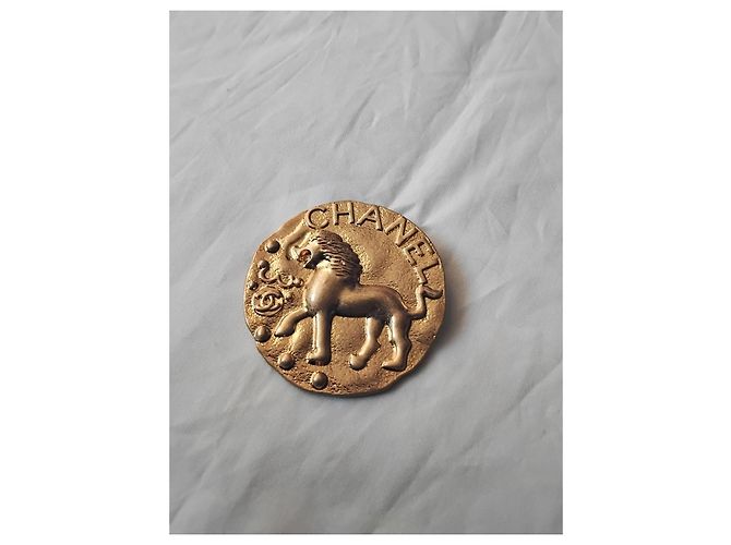 Broche medallón León Chanel Primavera 1994 (94P) Dorado - vista 4