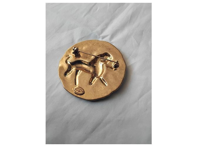 Broche medallón León Chanel Primavera 1994 (94P) Dorado - vista 6