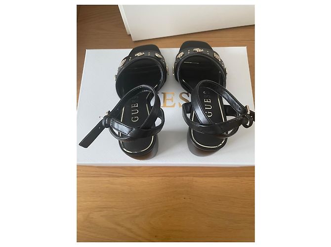Sandali con tacco Guess neri con borchie dorate Nero - vista 3