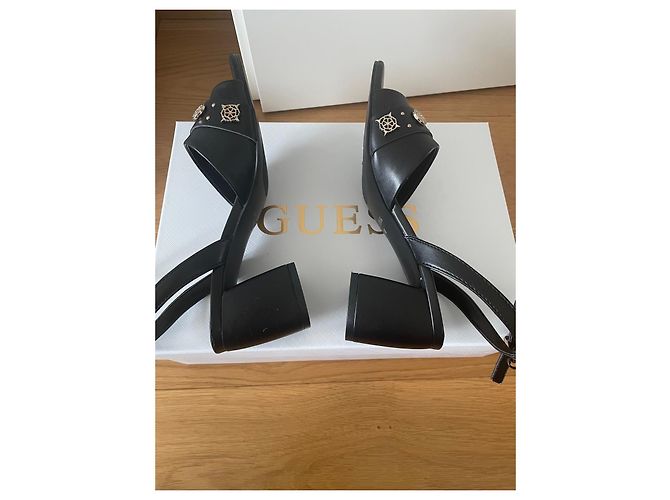 Sandali con tacco Guess neri con borchie dorate Nero - vista 4