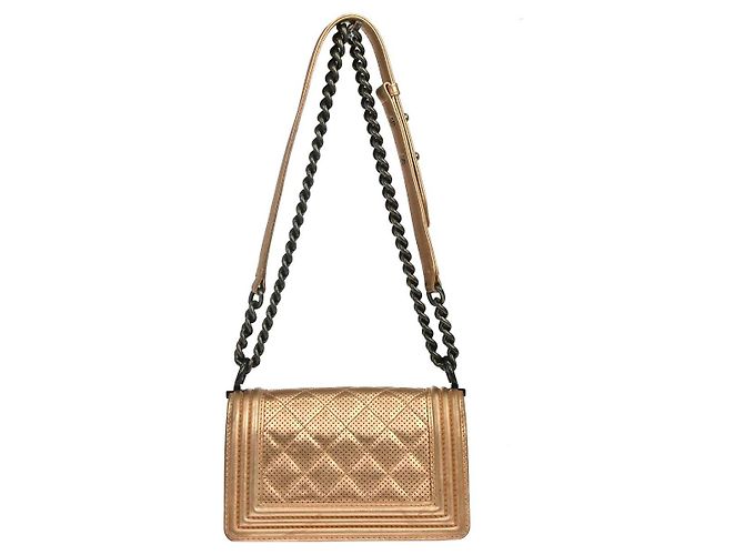 Chanel Boy Flap Quilted Perforated Lambskin Old Medium Metallico - vista 2