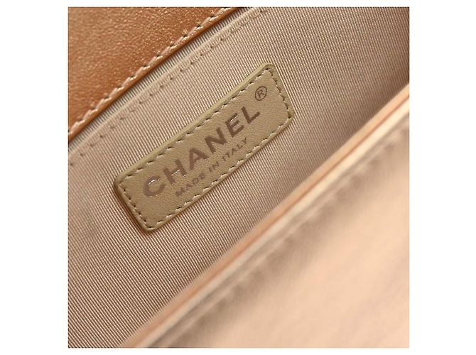 Chanel Boy Flap Quilted Perforated Lambskin Old Medium Metallico - vista 4