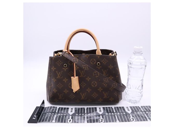 Bolso Louis Vuitton Monogram Montaigne BB Castaño Beige - vista 3