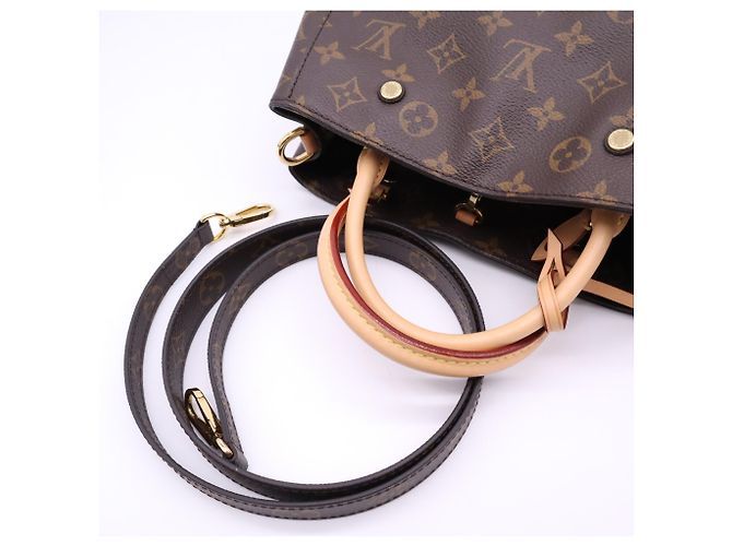 Bolso Louis Vuitton Monogram Montaigne BB Castaño Beige - vista 9