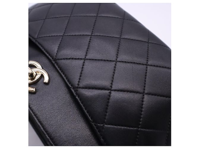 Bolso Chanel Matelassé Turnlock Negro - vista 4