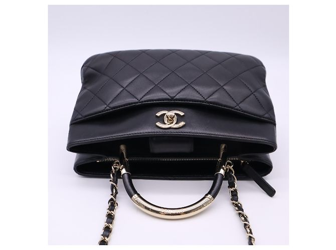 Bolso Chanel Matelassé Turnlock Negro - vista 8
