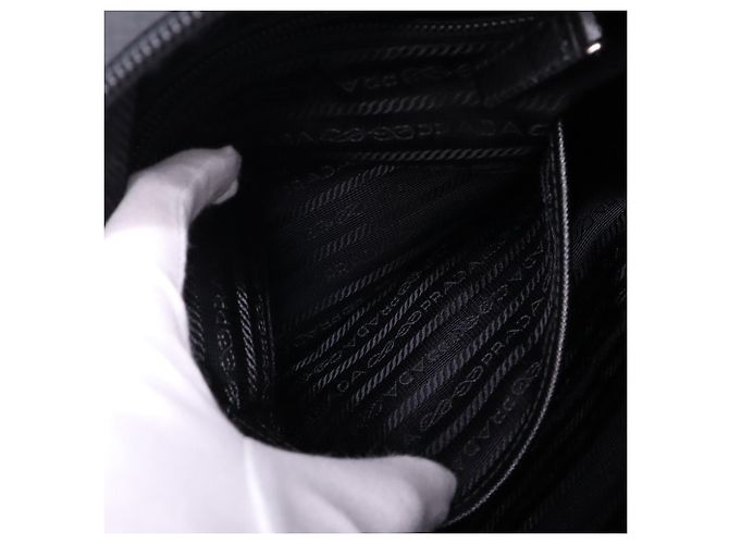 Sac à épaule Prada en polyamide recyclé Saffiano Noir - vue 13