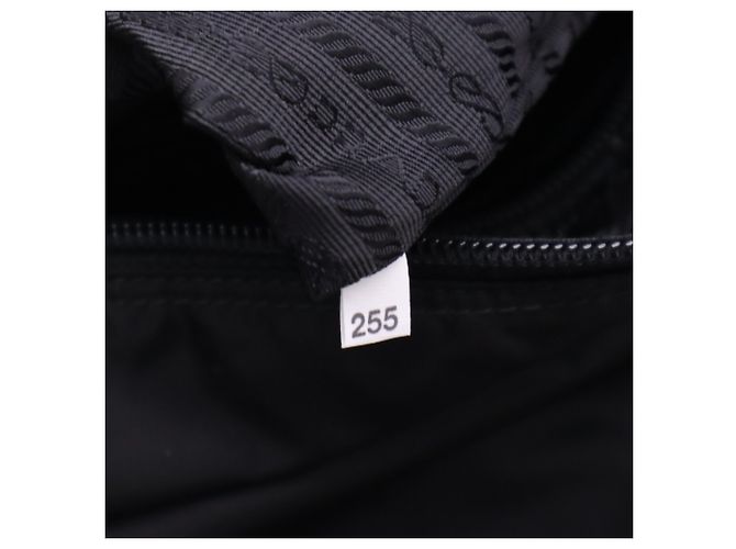 Sac à épaule Prada en polyamide recyclé Saffiano Noir - vue 17
