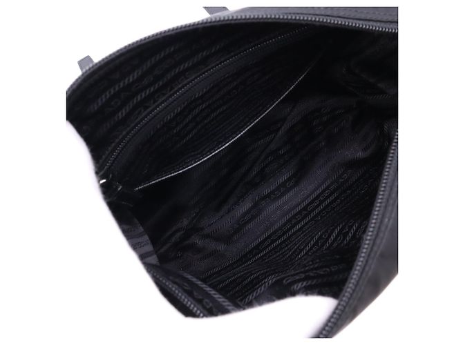 Sac à épaule Prada en polyamide recyclé Saffiano Noir - vue 18