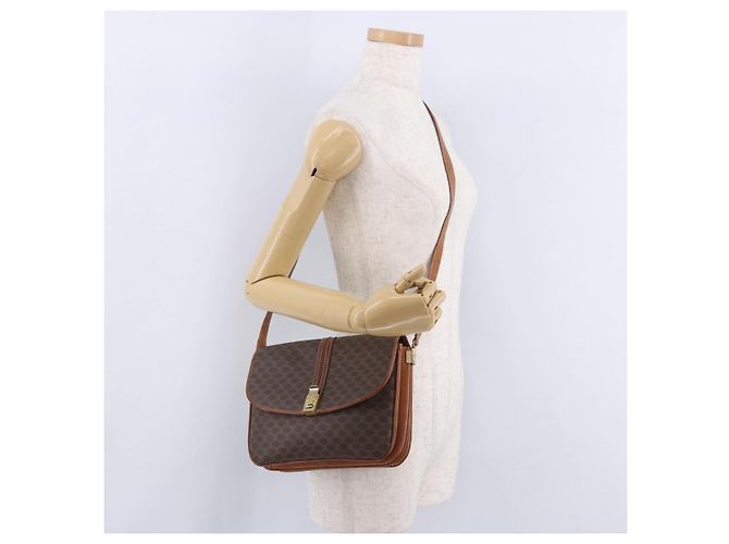 16 Céline Borsa a tracolla CELINE Macadam Canvas PVC Leather Brown Gold Auth 200927 Marrone D'oro - vista 35