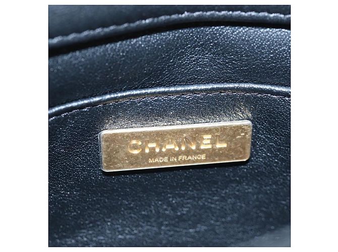 Borsa a tracolla CHANEL Matelasse con catena in pelle d'agnello nera e oro CC Auth 200775SM Nero D'oro - vista 20