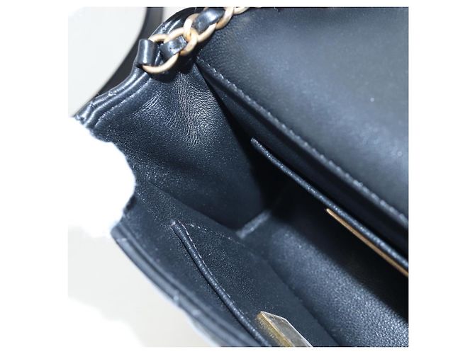 Borsa a tracolla CHANEL Matelasse con catena in pelle d'agnello nera e oro CC Auth 200775SM Nero D'oro - vista 23