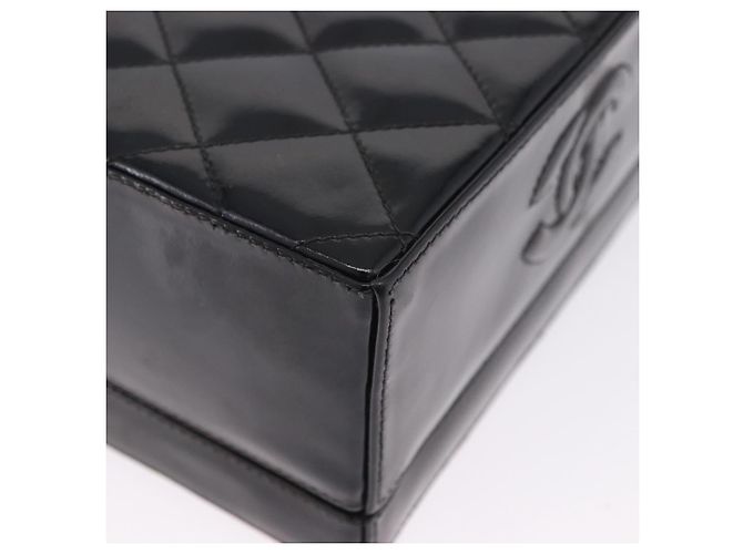 Borsa a tracolla CHANEL Matelasse in pelle verniciata nera e oro CC Auth 203247 Nero D'oro - vista 13