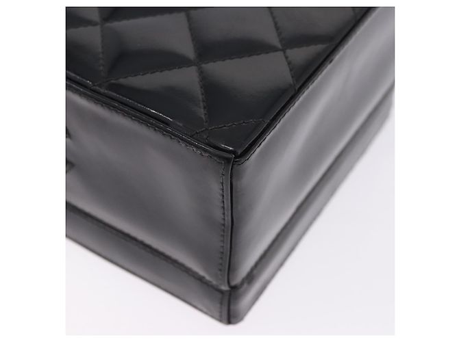 Borsa a tracolla CHANEL Matelasse in pelle verniciata nera e oro CC Auth 203247 Nero D'oro - vista 14
