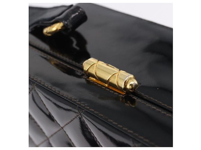 Borsa a tracolla CHANEL Matelasse in pelle verniciata nera e oro CC Auth 203247 Nero D'oro - vista 15
