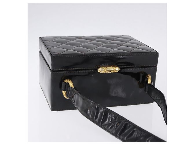 Borsa a tracolla CHANEL Matelasse in pelle verniciata nera e oro CC Auth 203247 Nero D'oro - vista 6