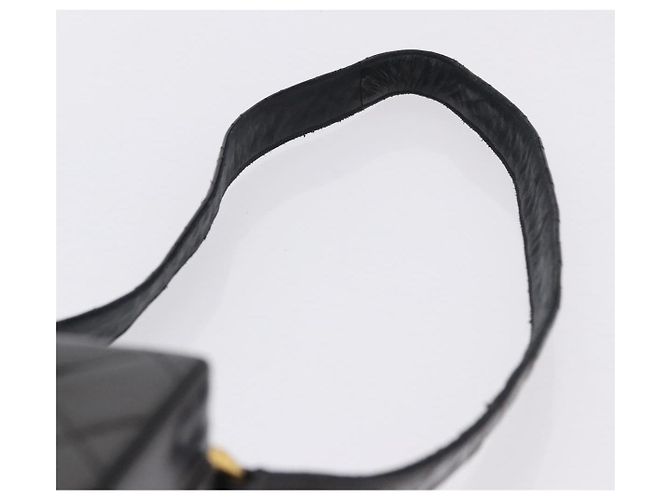 Borsa a tracolla CHANEL Matelasse in pelle verniciata nera e oro CC Auth 203247 Nero D'oro - vista 8