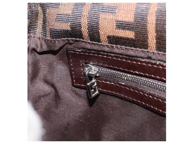 Borsa a tracolla FENDI Zucca Canvas Mamma Baguette Marrone Nero Auth BA15631V - vista 22