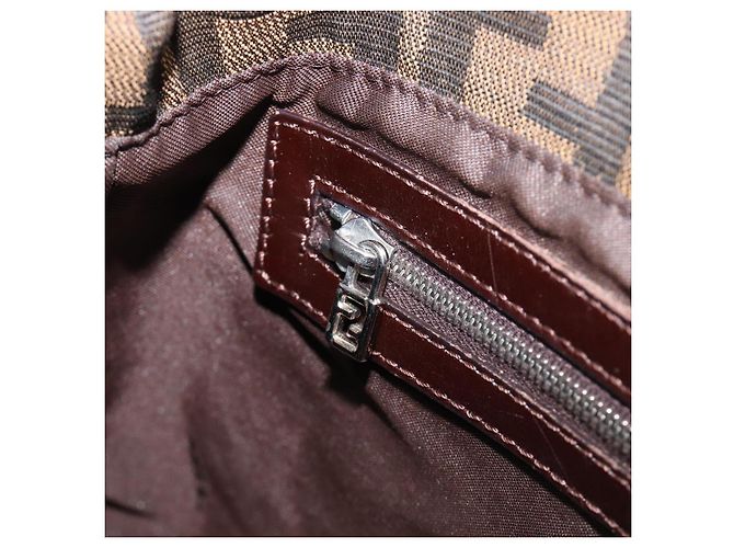 Borsa a tracolla FENDI Zucca Canvas Mamma Baguette Marrone Nero Auth BA15633A - vista 23