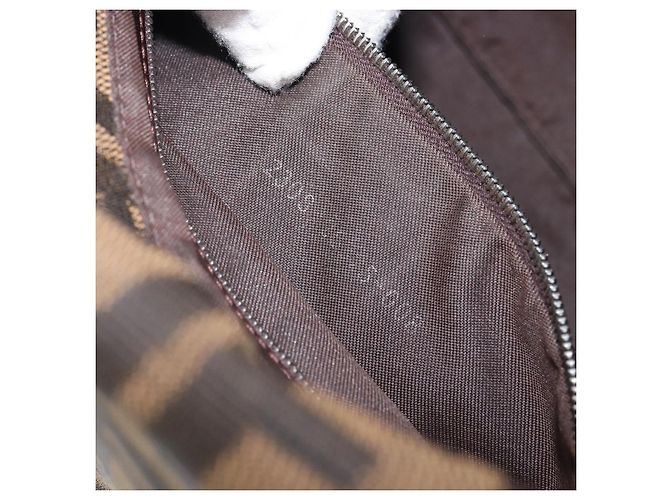 Borsa a tracolla FENDI Zucca Canvas Mamma Baguette Marrone Nero Auth BA15633A - vista 25