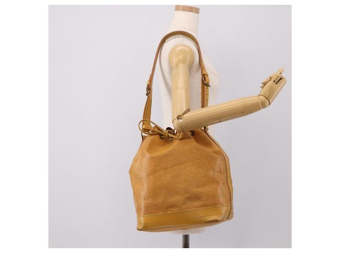 Borsa a tracolla LOUIS VUITTON Epi Noe Tassili Yellow M44009 LV Auth 202931 - vista 19